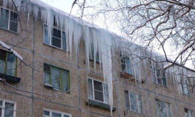 Киевлян предупреждают об опасности падения сосулек