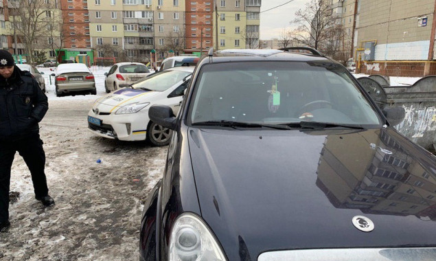В Киеве ночью обстреляли машину сотрудников штаба Анатолия Гриценко