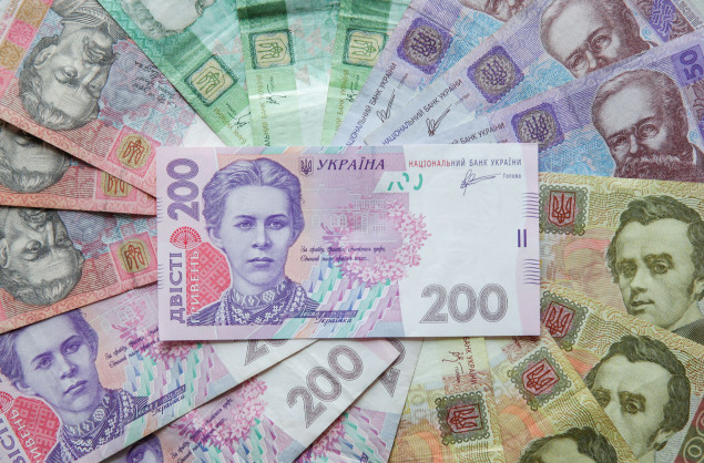 Средний размер номинальной зарплаты штатных работников на Киевщине за месяц вырос на 0,7%