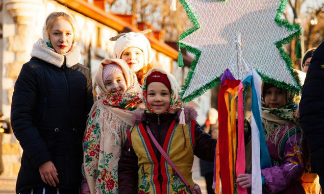 В Киеве и других городах Украины синхронно споют рождественскую колядку