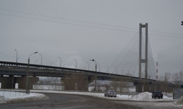 В четверг частично ограничат движение по Южному мосту в Киеве