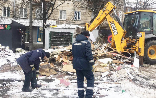 “Киевблагоустройство” за первую неделю года демонтировало 6 временных сооружений (фото)