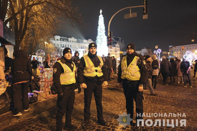 Правоохранители Киева несут службу в усиленном режиме на время рождественских мероприятий (фото, видео)