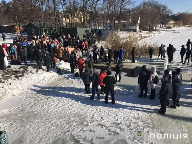 В Киевской области в крещенские полыньи окунулись 12 тысяч человек (фото)