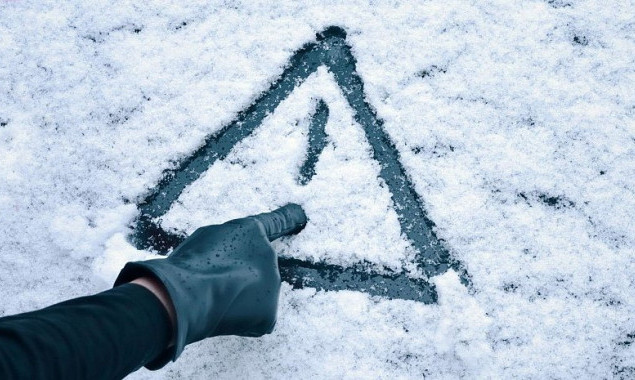Четверг в Киеве будет снежным, а на дорогах ожидается гололед