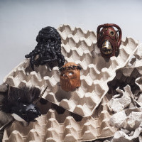 Кожаные маски и ножницы со всего мира: в Мыстецьком Арсенале покажут необычную выставку украинских художников
