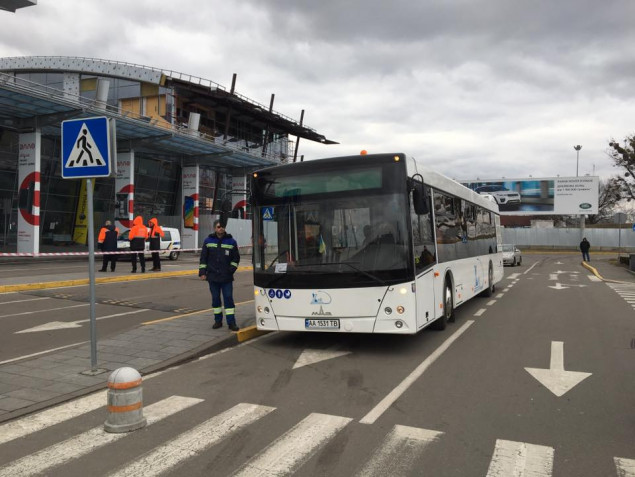 В аэропорту “Киев” эвакуируют пассажиров из-за сообщения о минировании