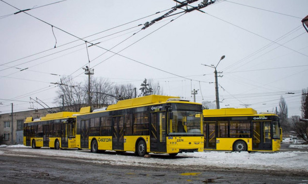 Из-за прорыва водовода в центре Киева вместо троллейбусов №№ 6, 16, 18 запускают временные маршруты (схема)