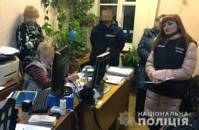 Замдиректора столичного НИИ задержали при получении взятки в 150 тысяч гривен (фото)