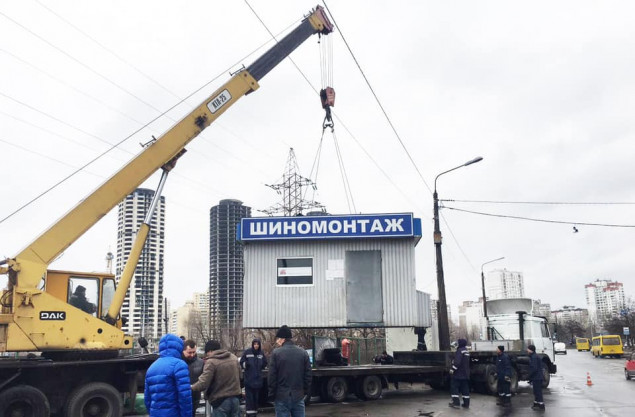 “Киевблагоустройство” за неделю демонтировало 25 временных сооружений (фото)
