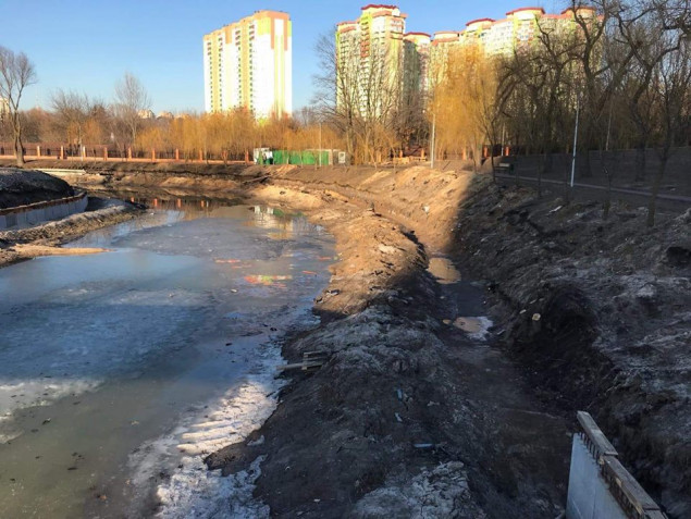Жители Отрадного в Киеве обеспокоены прекращением работ по обустройству озера в местном парке