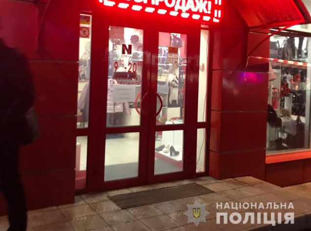 В Борисполе неизвестные в масках украли из ювелирного магазина драгоценностей на 5 млн гривен