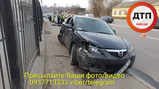 На улице Электриков в Киеве автомобиль насмерть сбил пешехода на тротуаре