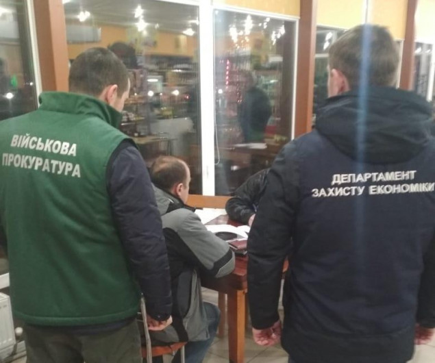 На Белоцерковщине задержали военного офицера при получении взятки в размере 3 тысячи долларов