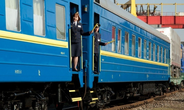 “Укрзализныця” на Пасху и майские праздники назначила уже 41 дополнительный рейс пассажирских поездов