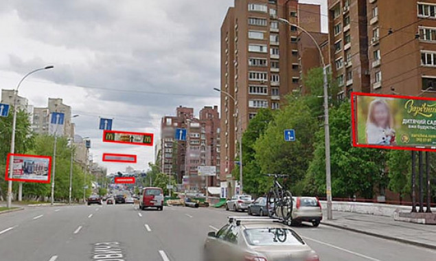 Улицу Антоновича в Киеве очистили от рекламы (фото)