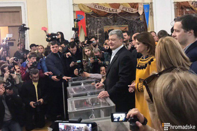 Действующий президент Петр Порошенко проголосовал на выборах президента Украины