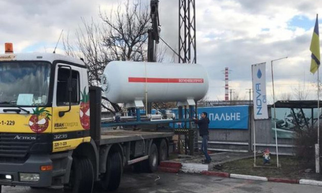 В Украинке на Киевщине после обыска демонтировали газовую заправку (фото)