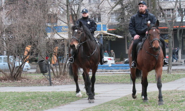 В патрульной полиции Киева не хватает патрульных кавалеристов (документ)
