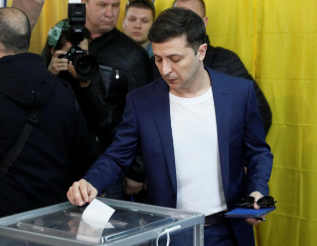 Артист Владимир Зеленский проголосовал на выборах президента Украины во втором туре (видео)