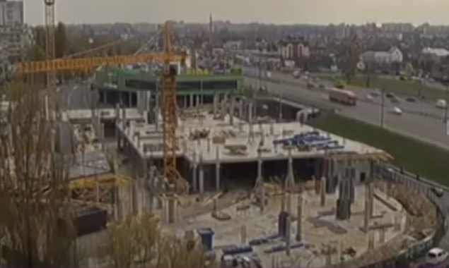 Строительство ТРК на конечной остановке скоростного трамвая принесло жителям Борщаговки массу неудобств (видео)