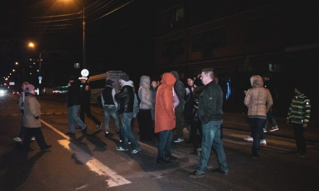 В Киеве жители отключенных от газа домов перекрывали дорогу (видео)