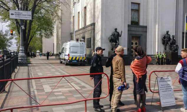 В здании Верховной Рады ищут взрывчатку - СМИ (фото, видео)