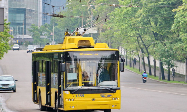 Из-за демонтажа Шулявского моста в Киеве изменится движение нескольких троллейбусов (схемы)