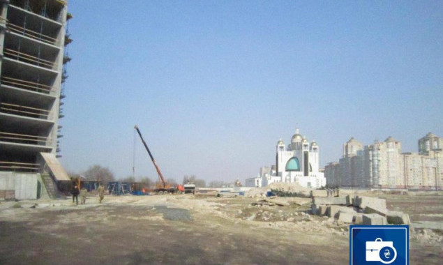 Киевсовет готов выкупить у “Ощадбанка” землю для парка на Никольской Слободке за 182 миллионов гривен