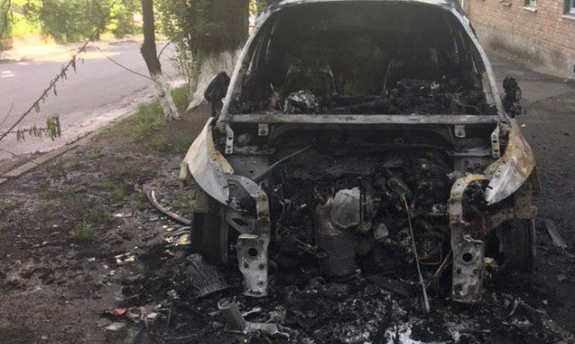 Неизвестные в Киеве сожгли автомобиль главного редактора телеканала TVi (видео)