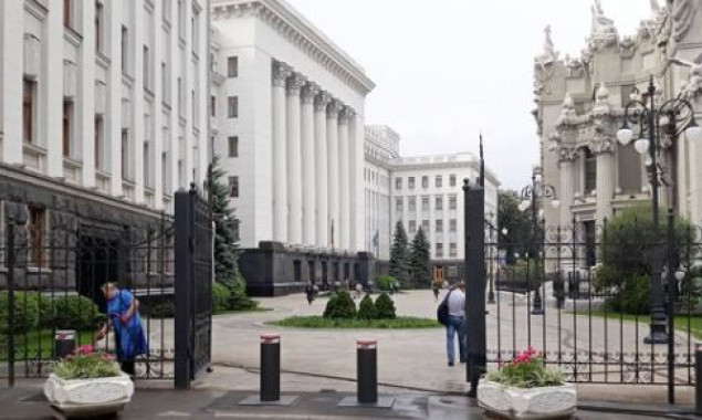 Под зданием Администрации президента в Киеве сняли охрану и открыли свободный проход (фото)