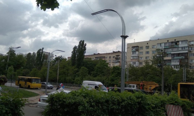 На Голосеевском проспекте столицы возле ВДНХ установили светофоры (фото)