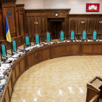 Конституционный суд рассмотрит указ президента Зеленского о роспуске Рады срочно и в устном порядке