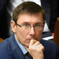 Зеленский просит Раду согласиться на увольнение Луценко с несуществующей должности “генпрокурора Украины”