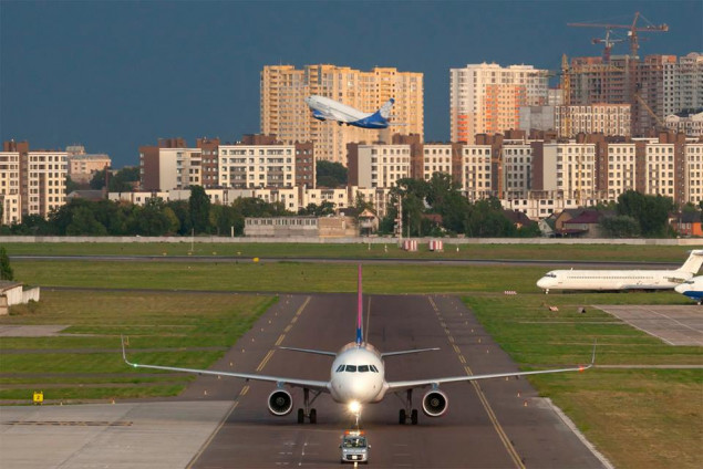 Аэропорт “Киев” (Жуляны) закроют на 10 дней в сентябре этого года