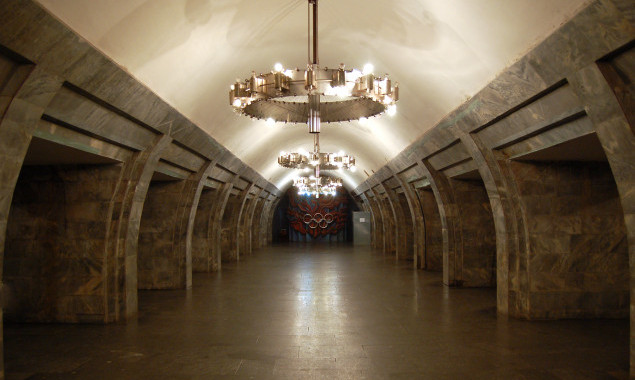 Станция киевского метро “Олимпийская” закрыта на вход и выход из-за звонка о минировании