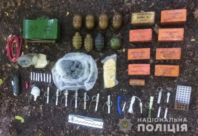На Лысой горе в Киеве найден тайник с боеприпасами и взрывчаткой