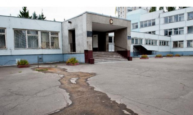 Родители требуют увольнения директора школы №273 в Киеве и грозят протестными акциями