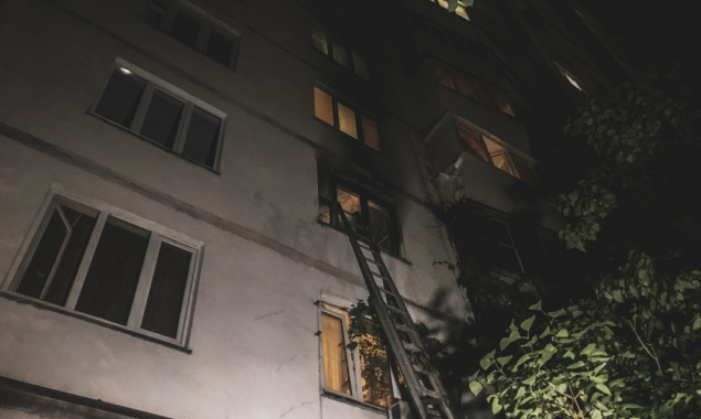 Из-за пожара из дома на Лесном массиве в Киеве пришлось эвакуировать 12 человек (фото, видео)