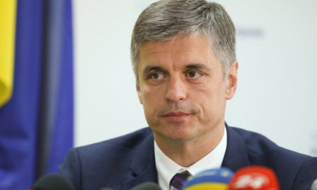 Президент Зеленский решил сменить руководителей 12 посольств Украины 