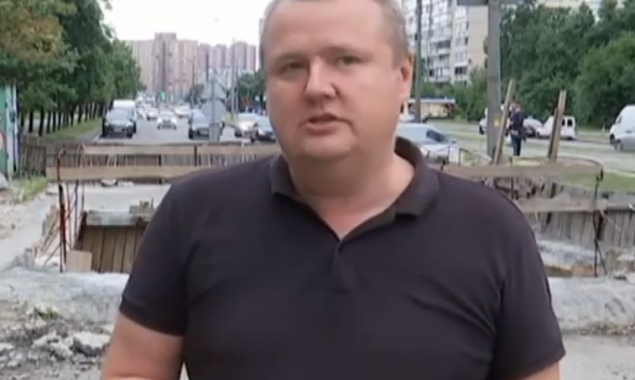 Ремонт канализационного коллектора на ул. Тростянецкой в Киеве затянулся на полтора года (видео)