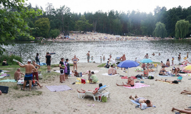 В Пуще-Водице в Киеве 22-летний парень утонул при попытке переплыть местный пруд (фото)