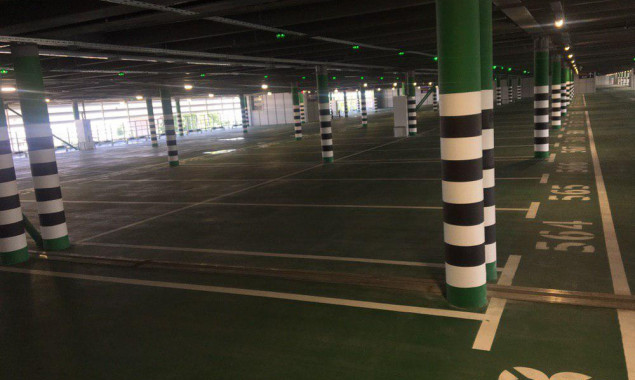 Новый паркинг в аэропорту “Борисполь” загружен менее чем на треть