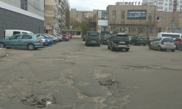 В Киеве проводят аукционы на право эксплуатации еще 13 парковками (список адресов)