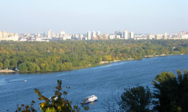 Температура воды в Днепре в пределах Киева впервые за лето показала “антирекорд”