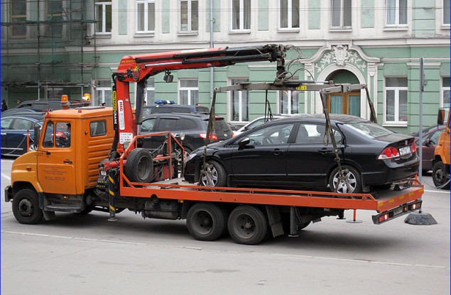 За две недели со столичных улиц эвакуировали 130 авто, а с водителей взыскали более 87 тыс. гривен штрафов