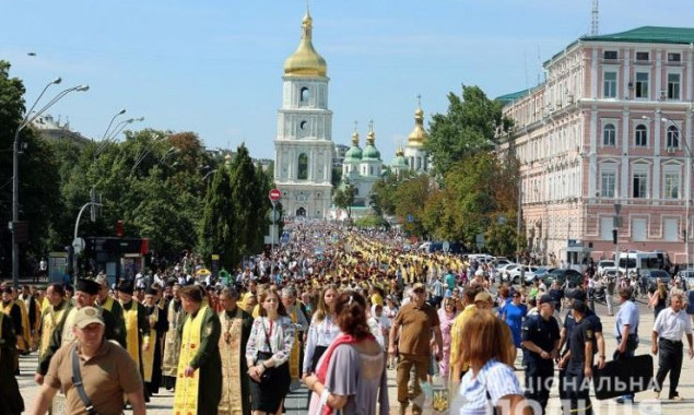 В Украинском Крестном ходе в центре Киева приняли участие около 15 тыс. верующих (фото)