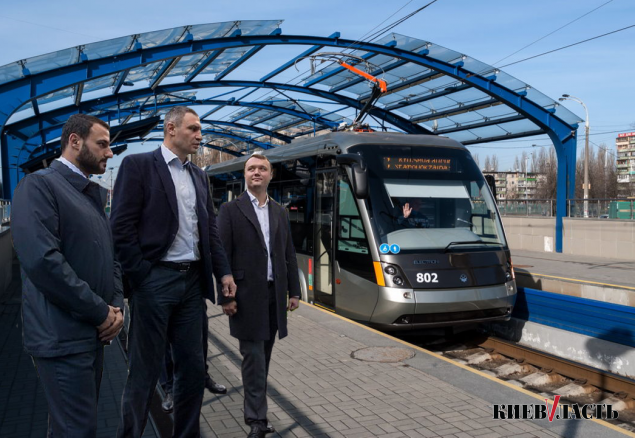 В Киеве станции скоростного трамвая зачем-то отремонтировали перед реконструкцией