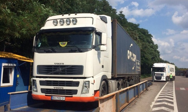 На прошлой неделе на въездах в Киев зарегистрировано 40 грузовиков с перегрузом
