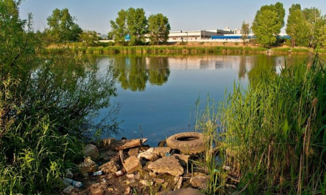 КП “Плесо” доверило реконструкцию ливнесточной канализации озера на Оболони фирме с уголовным шлейфом